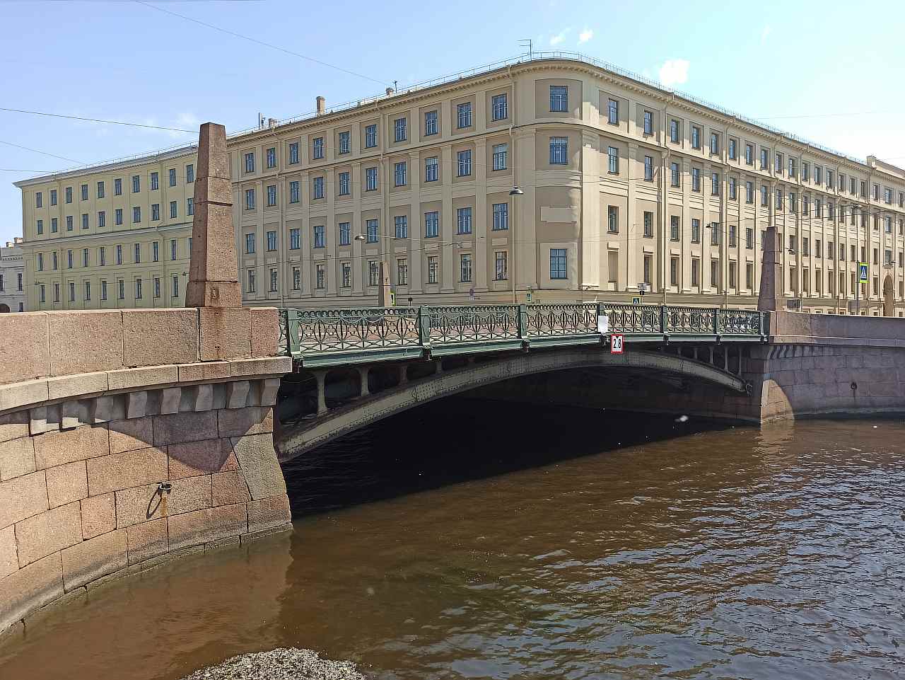 Три замка для счастливой семейной жизни, или Гайд по Санкт-Петербургу для молодоженов
