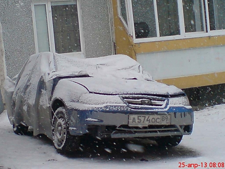 Всего лишь снежок-а не до смеху.