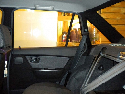 задние стойки- как выглядят в машине